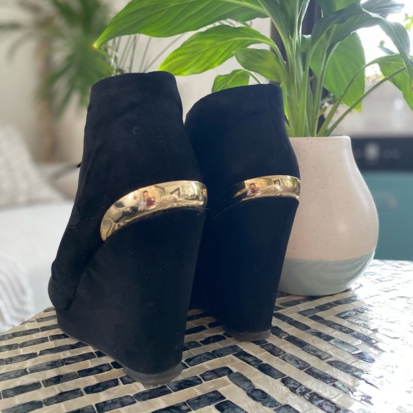 Black and gold suede boots - Picture 2 of 7